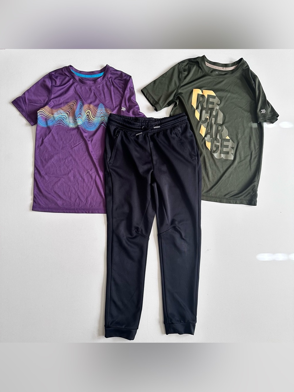 All In Motion Bundle 2 Shirts 1 Jogger Size 8-10